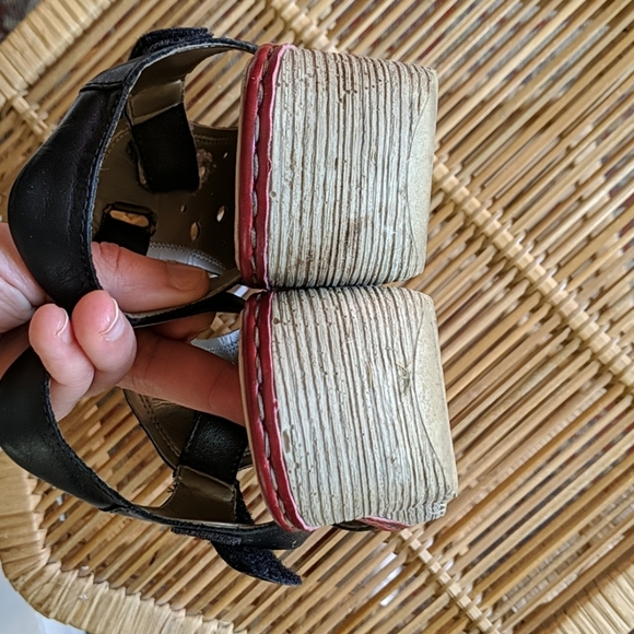 EUC Remonte by Rieker navy T-Strap perforated leather wedge sandals 39 / 8.5 - Picture 6 of 8